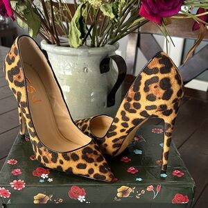 Leopard Print Pointed Toe Stiletto Pumps - Women